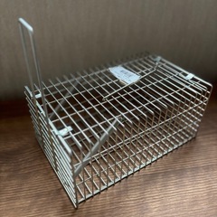 金属製のネズミ捕り用ケージの画像