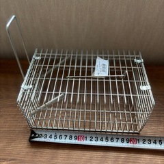 金属製のネズミ捕り用ケージの画像