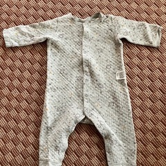 UNIQLOキルトロンパース4点セットの画像