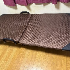 折りたたみベッドの画像