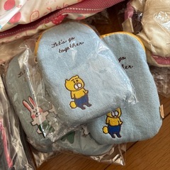 ペンケース、買い物バッグなどの画像