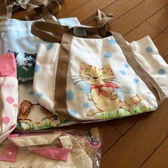 ペンケース、買い物バッグなどの画像