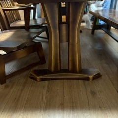 ダイニングテーブルの画像