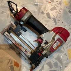 MAX 釘打ち機の画像