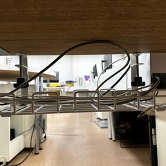 机につける、コード整理用ラック　足元スッキリの画像