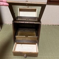 鏡付きメイクボックスの画像