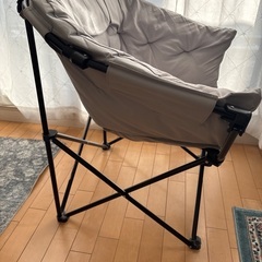 ニトリ　シェルチェア　ひじ掛け付き　ライトグレーの画像