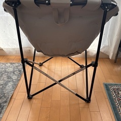 ニトリ　シェルチェア　ひじ掛け付き　ライトグレーの画像