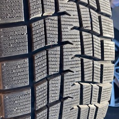 スタッドレスタイヤ（225 65 R17）の画像