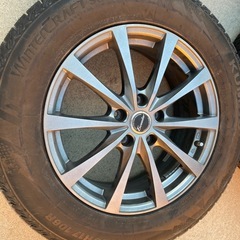 スタッドレスタイヤ（225 65 R17）の画像