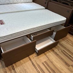 ニトリ　定番　引き出し付き　コンセント付き　マットレス付きシングルベッドの画像