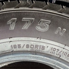 195/80R15 107/105N LT DUNLOP　ラジアルタイヤ ハイエース　4本セットの画像