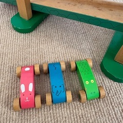 木のくるまのおもちやの画像
