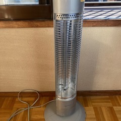 電気ストーブ　細長い首振り型の画像