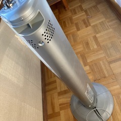 電気ストーブ　細長い首振り型の画像