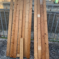❤️最終断捨離　無料　タダです❤️２×４古材　古木　あげます　まとめてもらってください。の画像