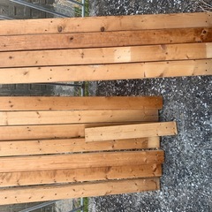 ❤️最終断捨離　無料　タダです❤️２×４古材　古木　あげます　まとめてもらってください。の画像