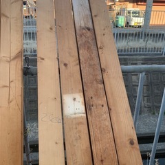 ❤️最終断捨離　無料　タダです❤️２×４古材　古木　あげます　まとめてもらってください。の画像