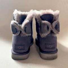 UGG ナベア リボン ムートンブーツ 24cm ナイトフォールの画像
