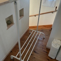 ♦️キャスター付きハンガーラックの画像