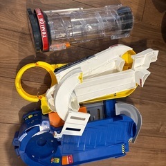 ジャンク品　トミカタワーとトミカビルの画像