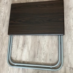 折りたたみテーブルの画像