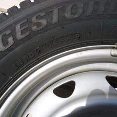 スタッドレスタイヤ　マルチホィール１６５Ｒ１３LTお話し中の画像