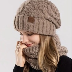 ベージュ ニットビーニー スヌードセットの画像