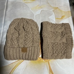 ベージュ ニットビーニー スヌードセットの画像