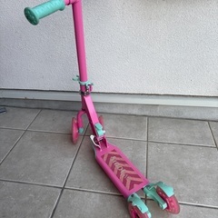 キッズキックボードの画像