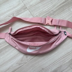 【未使用品‼️】NIKE   ボディーバックの画像