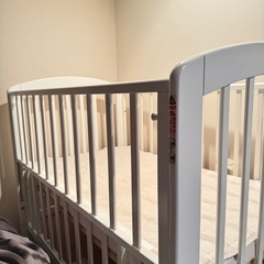 マットレス付き カトージ ハイシートベビーベッド ホワイトの画像