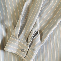 Vネック　ブラウスの画像