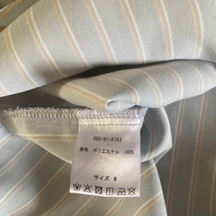 Vネック　ブラウスの画像