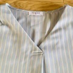 Vネック　ブラウスの画像