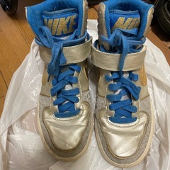 NIKEナイキ　スニーカー　中古の画像