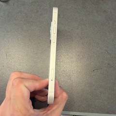 Apple iPhone 13 スターライト 本体　256GBの画像