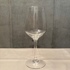 お皿とワイングラスセットの画像