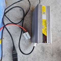 ジャンクバッテリーと充電器のセット2の画像