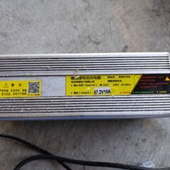 ジャンクバッテリーと充電器のセット2の画像