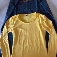 黄色　長袖シャツ　ジーンズ　ジャンパースカート　ミニオンコスプレ用　セットの画像