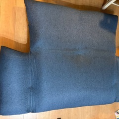 ニトリ　コンパクトソファ　布張りタイプ　ネイビー　脚取り外し可能　背もたれと肘掛けのリクライニングかのう可能の画像