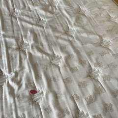 クイーン　ベッドの画像