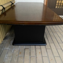 有名家具メーカー　応接机の画像