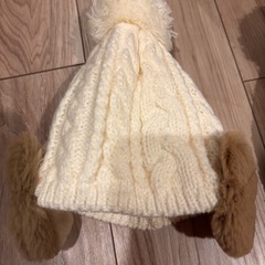 くまさん耳当て付き帽子の画像