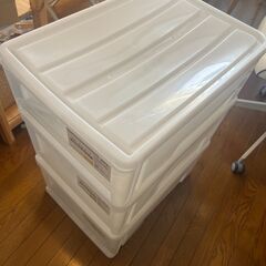 【引越しのためお譲りします】衣類用 3段プラスチック収納ボックスの画像