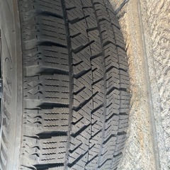 ブリヂストンスタッドレスタイヤ(ホイール付き) の画像