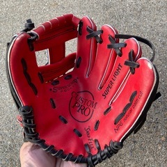 野球用グローブ　赤の画像