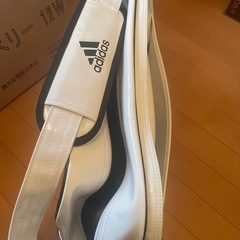 エナメルバックadidasの画像