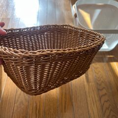 【引越しのためお譲りします】IKEA 白バスケット＋ウッドバスケットセットの画像
